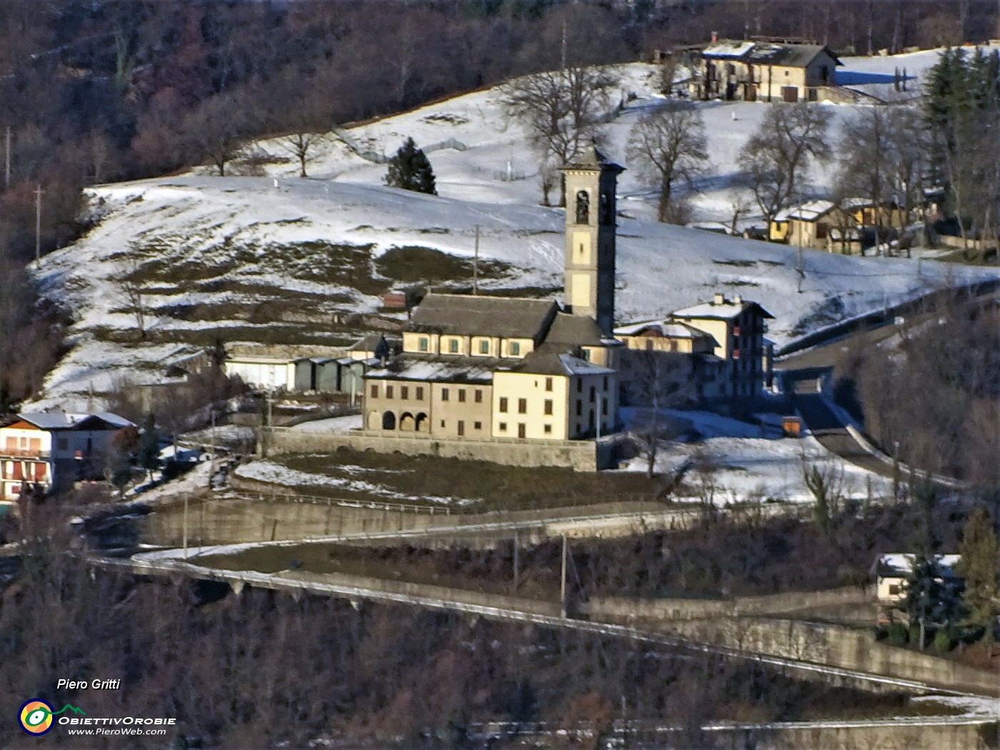 34 Zoom verso la chiesa di Fuipiano Imagna.JPG -                                